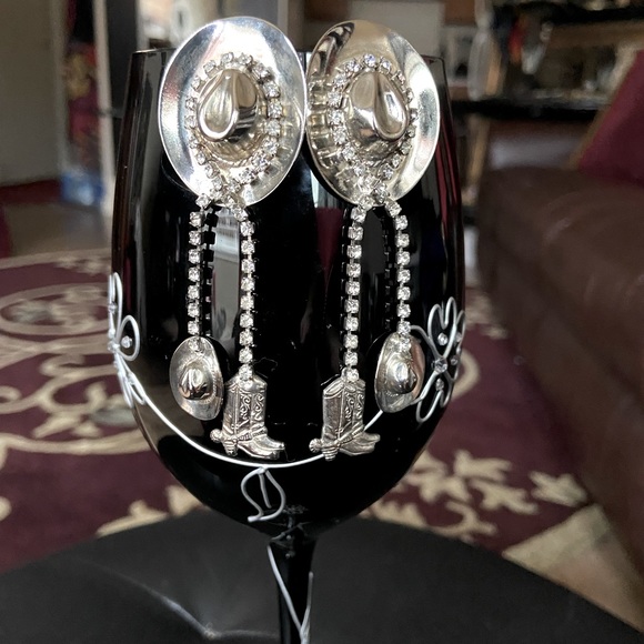 Cow girl crystal dangle earrings - Picture 3 of 13